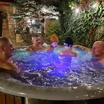 Rustikálny Vinohradnícky Dom S Kaďou Dubova (Pezinok)
