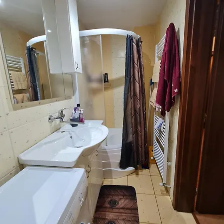 Rustikálny Vinohradnícky Dom S Kaďou Dubova (Pezinok)