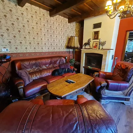 Rustikalny Vinohradnicky Dom S Kadou