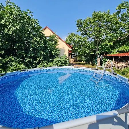 Rustikálny Vinohradnícky Dom S Kaďou