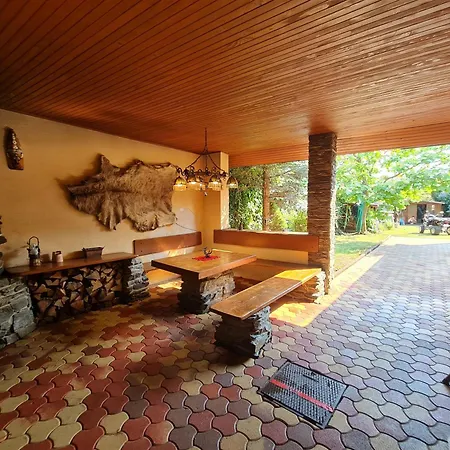 別荘 Rustikalny Vinohradnicky Dom S Kadou Dubova (Pezinok)