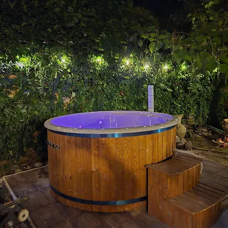 別荘 Rustikalny Vinohradnicky Dom S Kadou