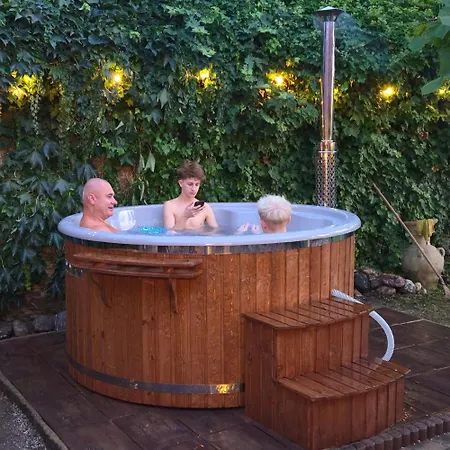 Rustikálny Vinohradnícky Dom S Kaďou Prázdninový dům *