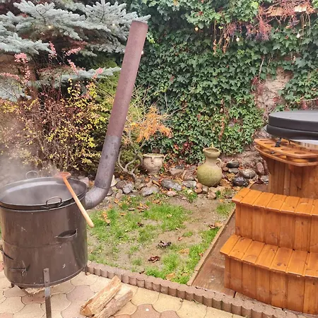 Rustikalny Vinohradnicky Dom S Kadou